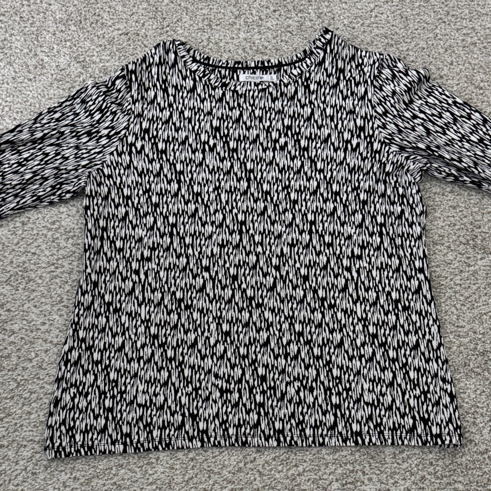 Chico's Touch of Cool Black and White Patterned Long Sleeve Tee.